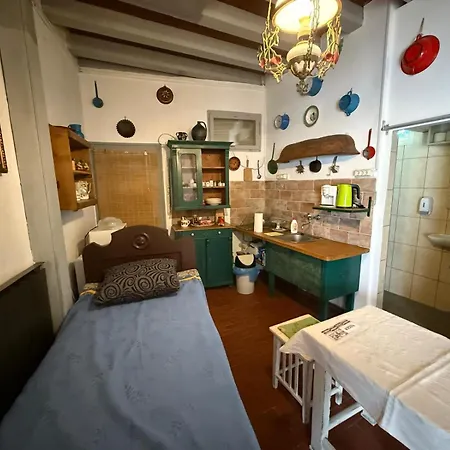 Céh-vár-lak Appartamento