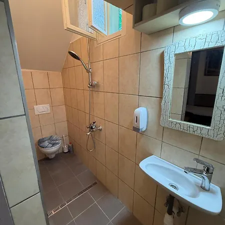 Ceh-var-lak アパート