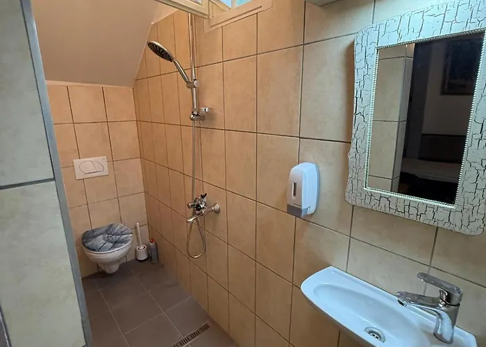 Céh-vár-lak Apartamento